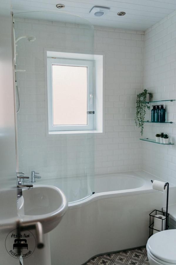 Stylish Centre 2 Bedroom Free Parking Apartment Belfast